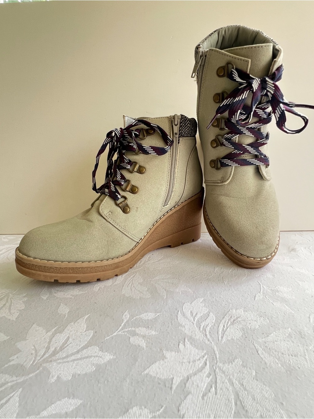 Maurices Faux Suede Lace Up Wedge Boots Size 9M - Picture 4 of 12